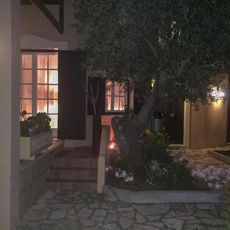 Penelope Dream Pool Villa Menegata
